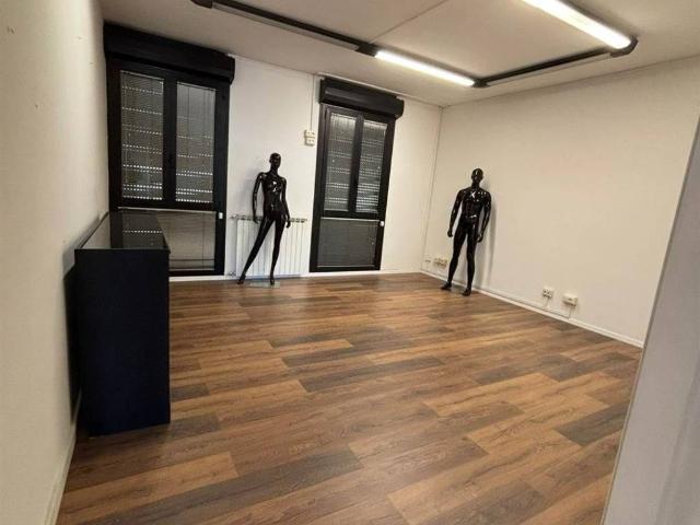 Locale Commerciale in affitto a Le Badie, Prato