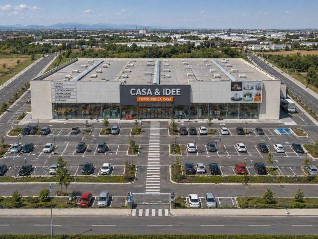 Locale Commerciale in affitto a Capezzana, Prato