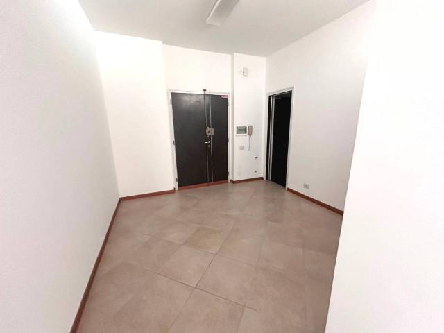 Locale Commerciale in affitto a I lecci, Prato