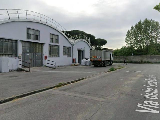 Locale Commerciale in affitto a Prato, Toscana