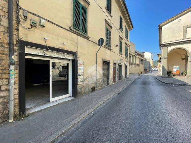 Locale Commerciale in affitto a I lecci, Prato