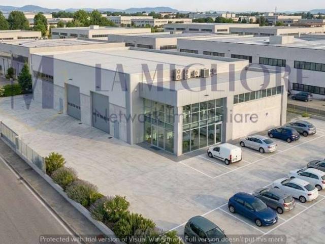 Locale Commerciale in affitto a Le Badie, Prato