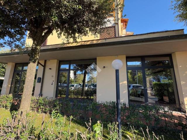 Locale Commerciale in affitto a Prato, Toscana