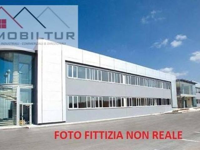 Locale Commerciale in affitto a Le Badie, Prato