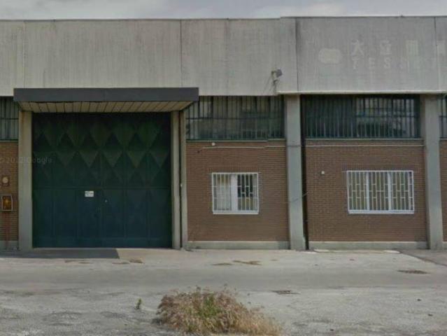 Locale Commerciale in affitto a Le Badie, Prato