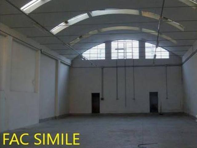 Locale Commerciale in affitto a Le Badie, Prato
