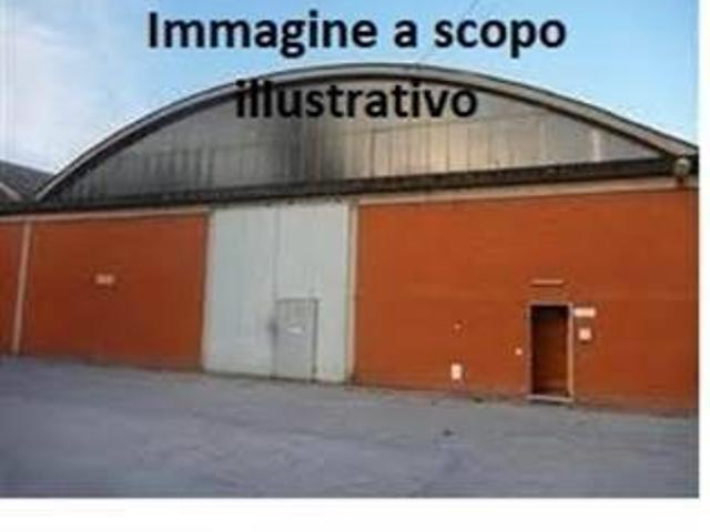 Locale Commerciale in affitto a Le Badie, Prato