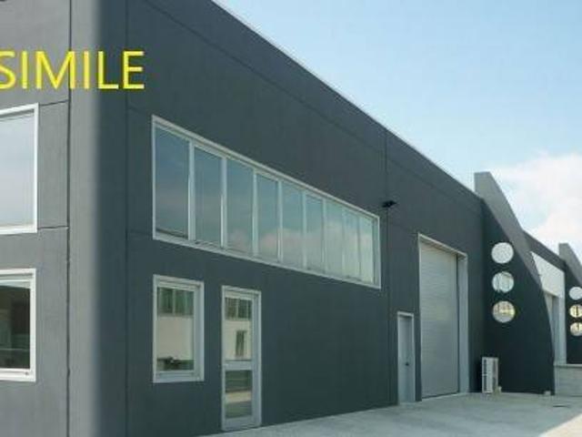 Locale Commerciale in affitto a Le Badie, Prato