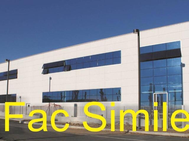 Locale Commerciale in affitto a Le Badie, Prato