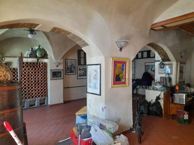 Locale Commerciale in affitto a il Cantiere, Prato