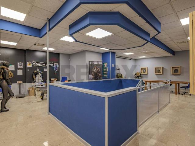 Locale Commerciale in affitto a Mezzana, Prato