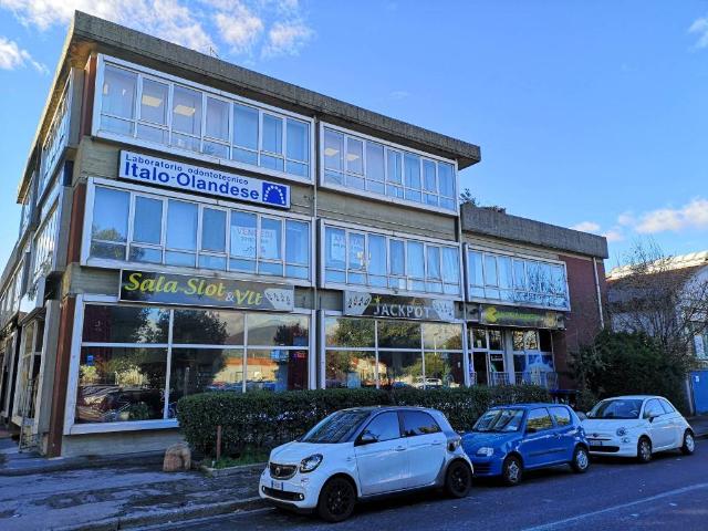Locale Commerciale in affitto a Filettole, Prato