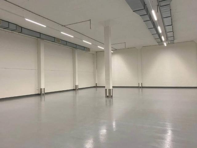 Locale Commerciale in affitto a Le Badie, Prato