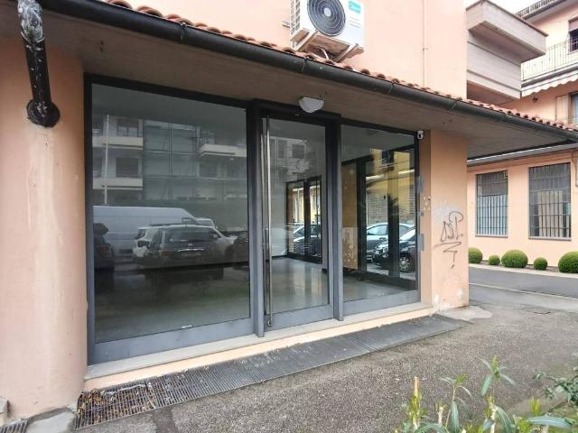 Locale Commerciale in affitto a il Cantiere, Prato