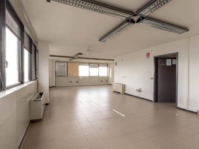 Locale Commerciale in affitto a San Paolo, Prato