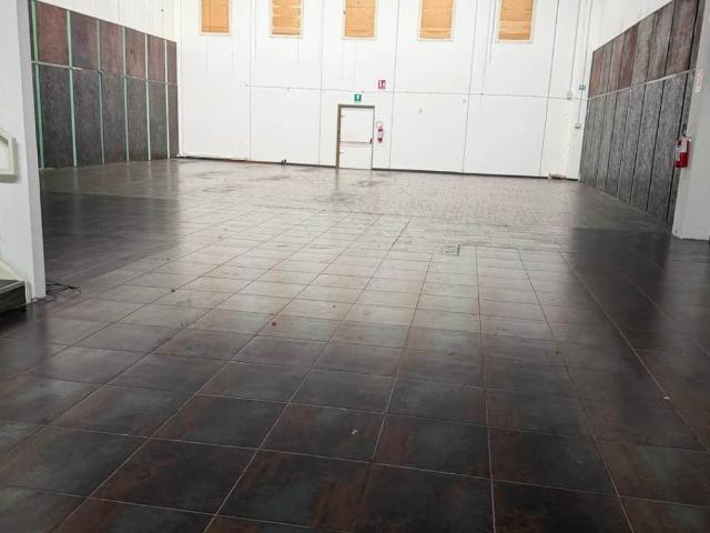 Locale Commerciale in affitto a Prato, Toscana