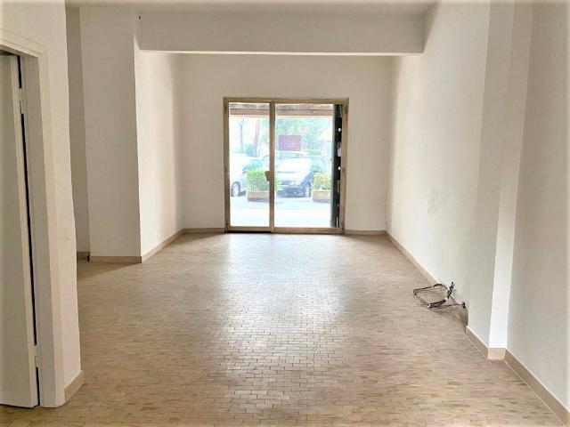 Locale Commerciale in affitto a Soccorso, Prato