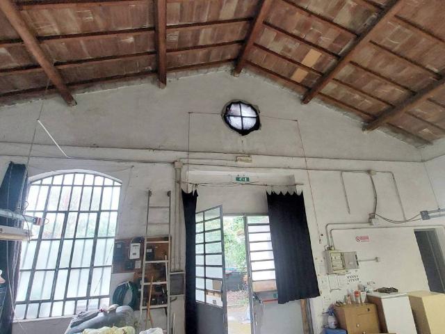 Locale Commerciale in affitto a Santa Gonda, Prato