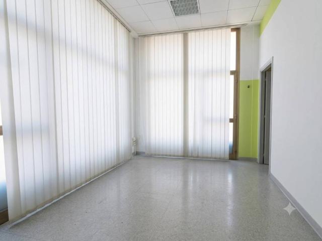 Locale Commerciale in affitto a Santa Gonda, Prato
