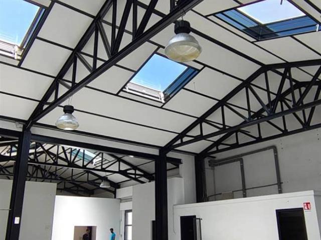 Locale Commerciale in affitto a Centro Direzionale, Prato