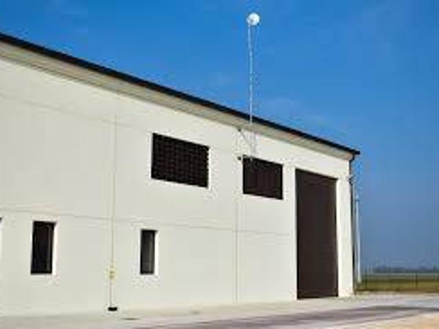 Locale Commerciale in affitto a Sant'Ippolito, Prato