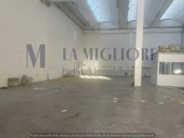 Locale Commerciale in affitto a Casale, Prato