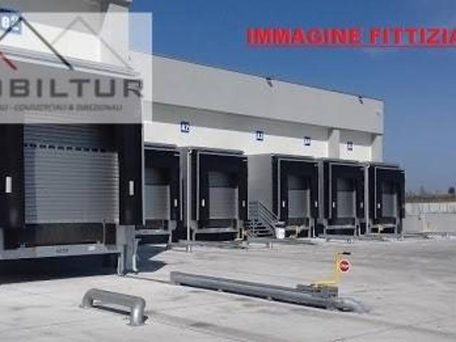 Locale Commerciale in affitto a Mezzana, Prato