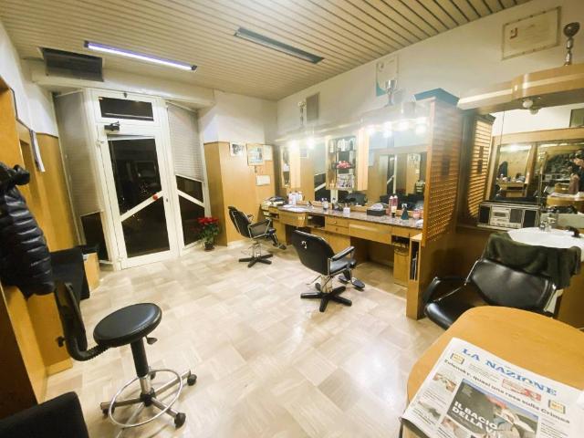 Locale Commerciale in affitto a Prato, Toscana