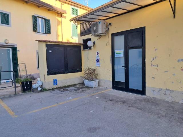 Locale Commerciale in affitto a Prato, Toscana