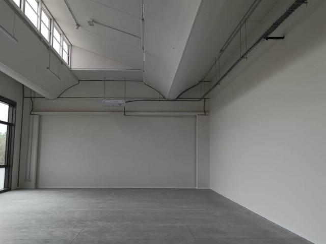 Locale Commerciale in affitto a Le Badie, Prato