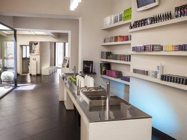 Locale Commerciale in affitto a il Cantiere, Prato