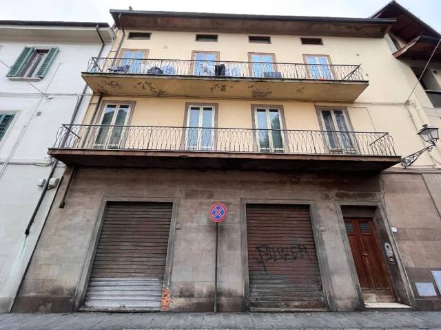 Locale Commerciale in affitto a il Cantiere, Prato