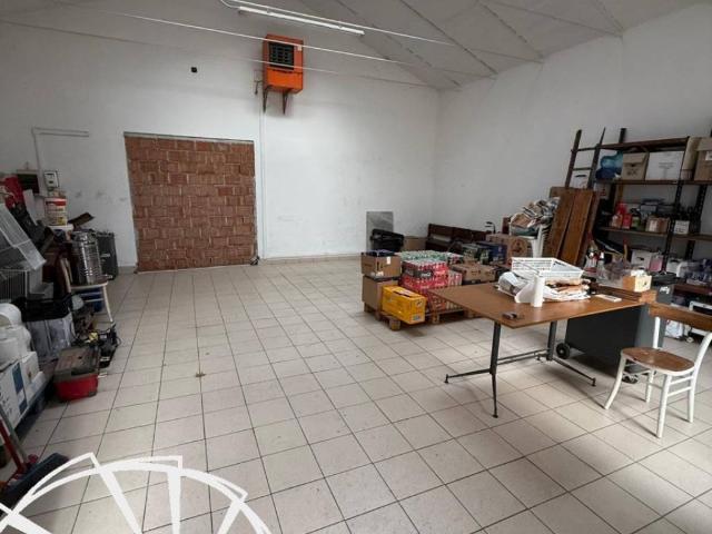 Locale Commerciale in affitto a Prato, Toscana