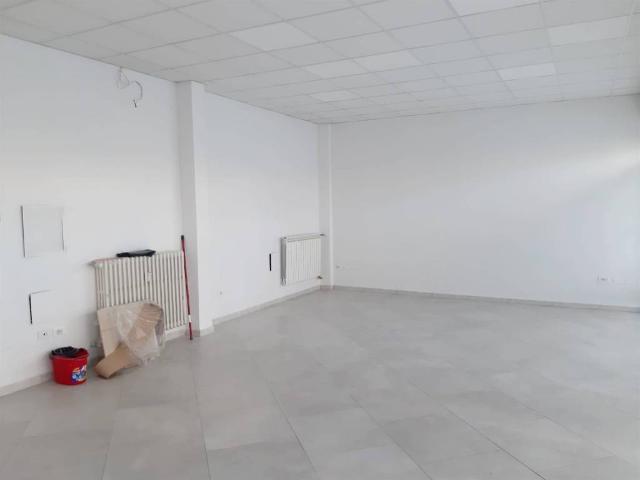 Locale Commerciale in affitto a Quadrante Europa - Stazione, Prato