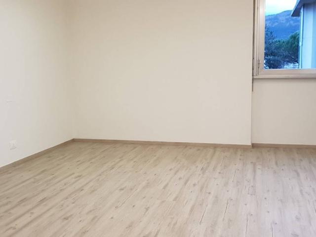 Locale Commerciale in affitto a Mezzana, Prato