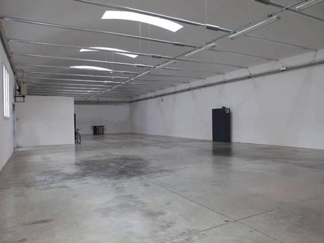Locale Commerciale in affitto a Prato, Centro Direzionale