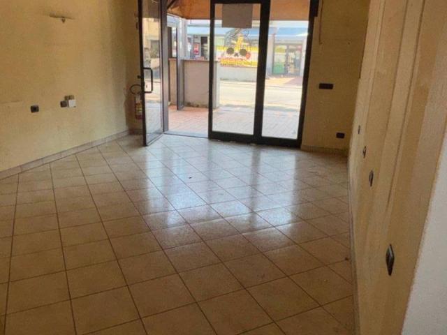 Locale Commerciale in affitto a I lecci, Prato