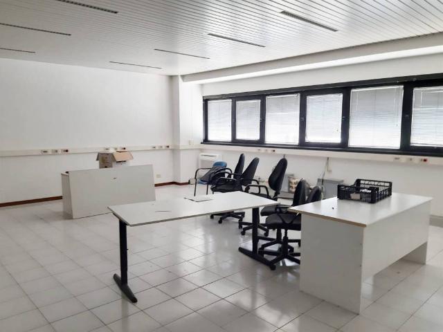 Locale Commerciale in affitto a Le Badie, Prato