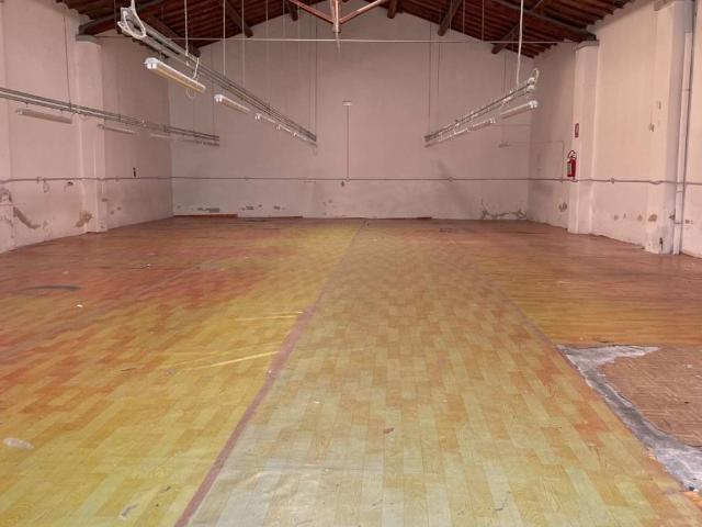 Locale Commerciale in affitto a Grignano, Prato