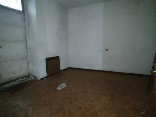 Locale Commerciale in affitto a Predore, Bergamo