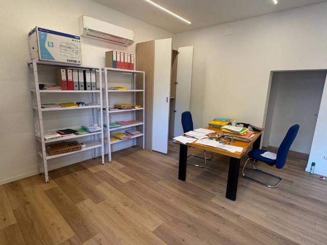 Locale Commerciale in affitto a Le Grazie, Preganziol