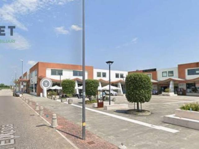 Locale Commerciale in affitto a Le Grazie, Preganziol