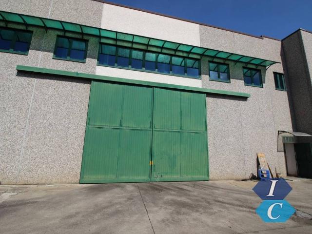 Locale Commerciale in affitto a Cascina Comune, Pregnana Milanese