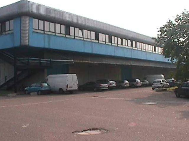 Locale Commerciale in affitto a Serbelloni, Pregnana Milanese