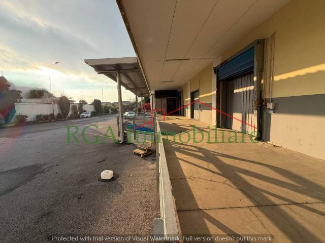 Locale Commerciale in affitto a Locate Bergamasco, Ponte San Pietro