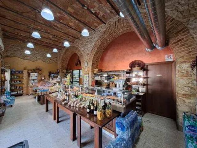 Locale Commerciale in affitto a Priverno, Lazio