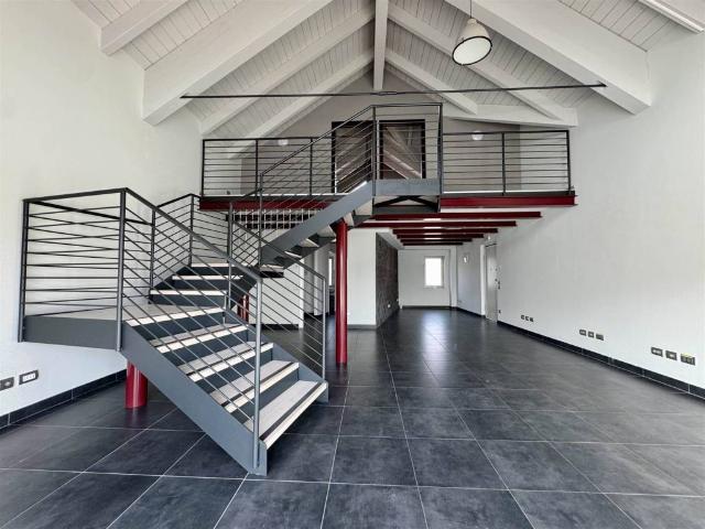 Locale Commerciale in affitto a Puegnago, Lombardia