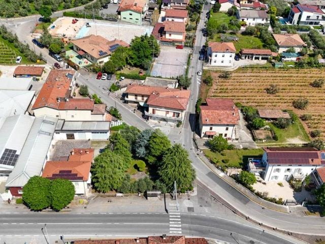 Locale Commerciale in affitto a Puegnago, Lombardia