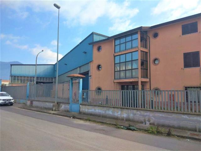 Locale Commerciale in affitto a Puglianello, Campania