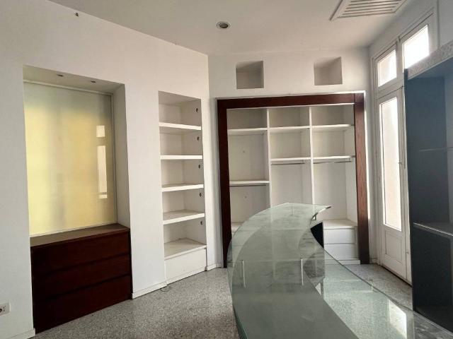 Locale Commerciale in affitto a Puglia, Bari